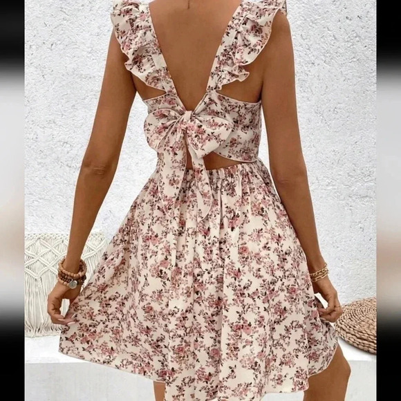 . Dresses & Skirts - Floral Printed Hollow Out Hem Ruffle Trim Decorated Dress